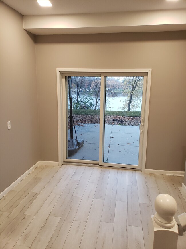 Foto del edificio - 1524 Oakwood Dr