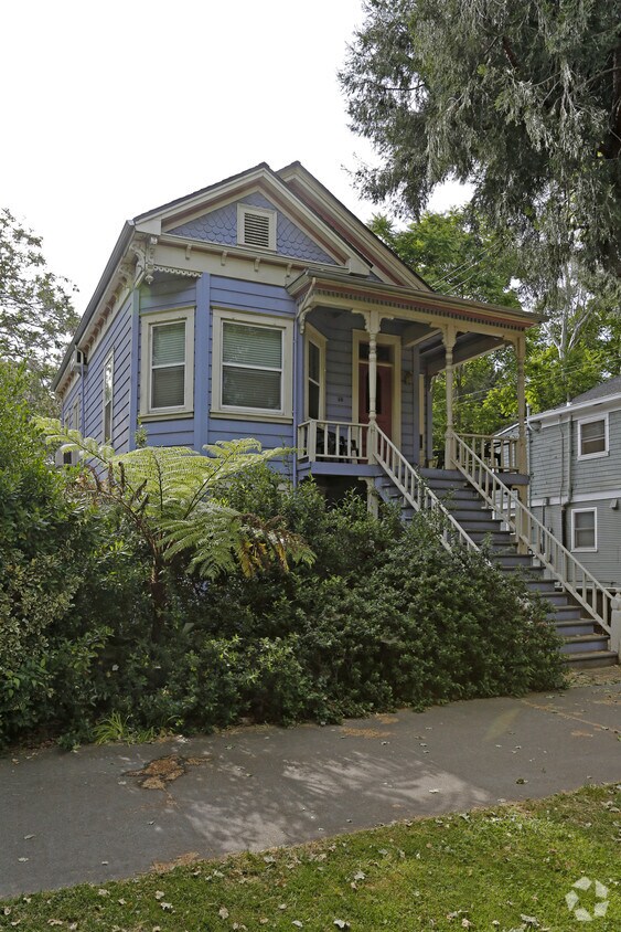 Building Photo - 815 21st St