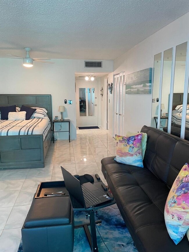Building Photo - 3180 S Ocean Dr