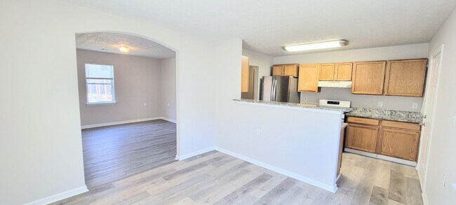 Foto del edificio - Charming 4BR Home with Modern Upgrades & Spacious Yard