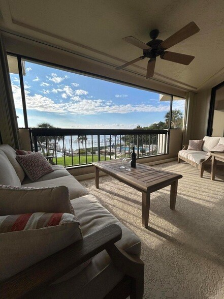 Foto del edificio - 625 NW North River Dr