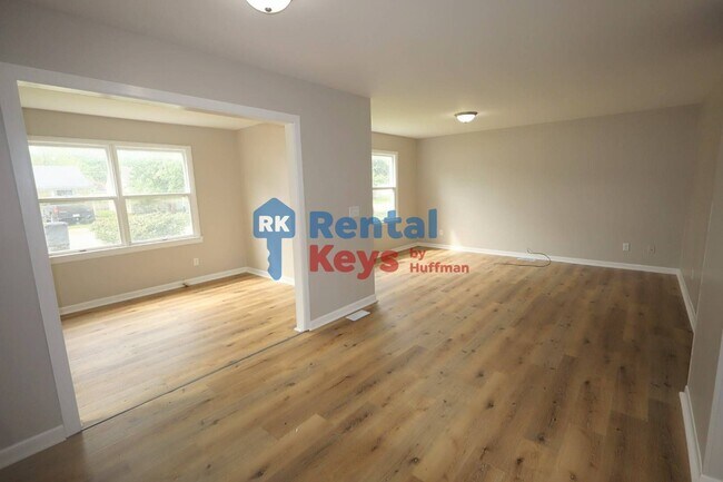 Building Photo - 2122 Ravenswood Dr