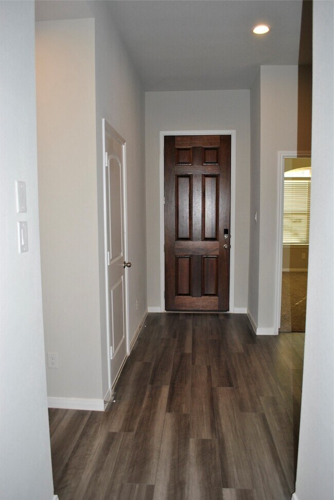 Foto del edificio - 14131 Lake Lodge Dr