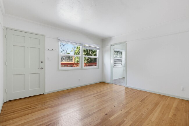 Foto del edificio - 4449 Dawson Ave