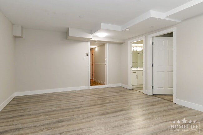 Building Photo - 34330 Woodbine Crescent