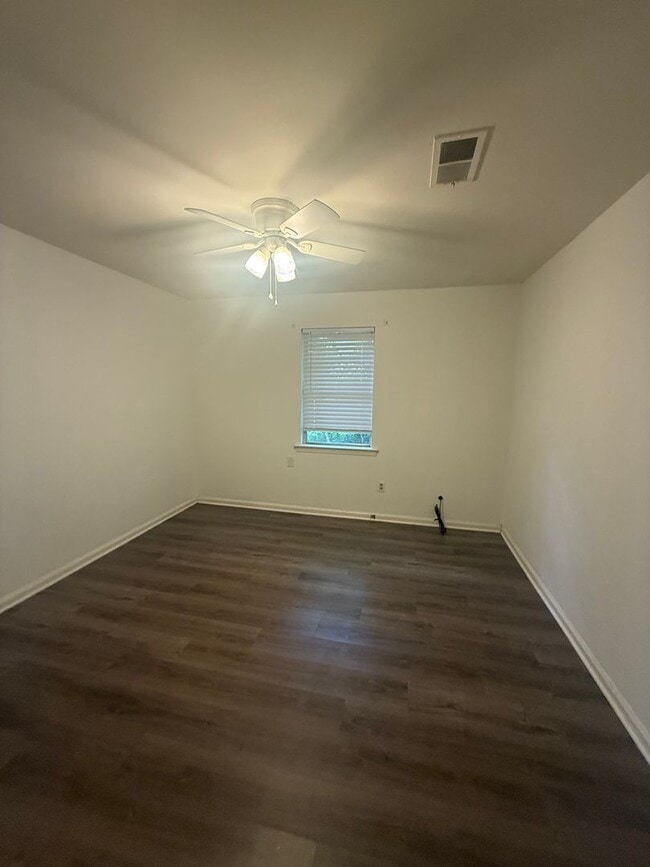 Building Photo - 1 Bedroom 1 Bath