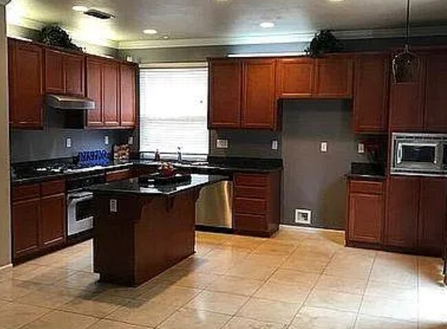 Foto del edificio - Beautiful Natomas 3/2.5 w/Bonus!  Please r...