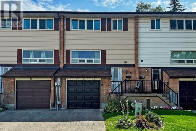 Building Photo - 321 Blackthorn St