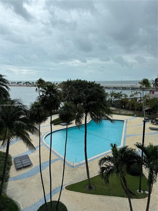Foto del edificio - 2451 Brickell Ave