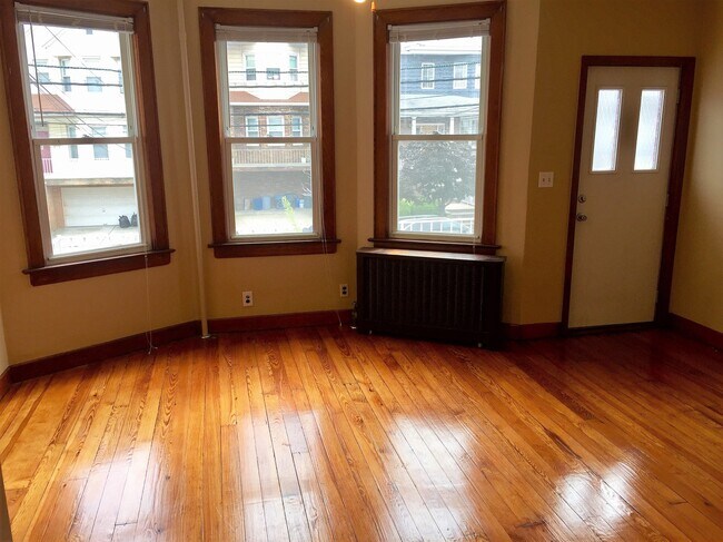 Entrance and living room - 71 W 16th St