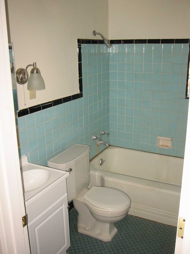 Building Photo - 7080 Eastlawn Dr