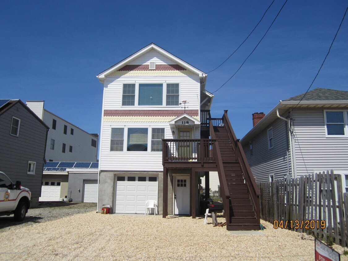 118 Sampson Ave, Seaside Heights, NJ 08751 Townhouse for Rent in