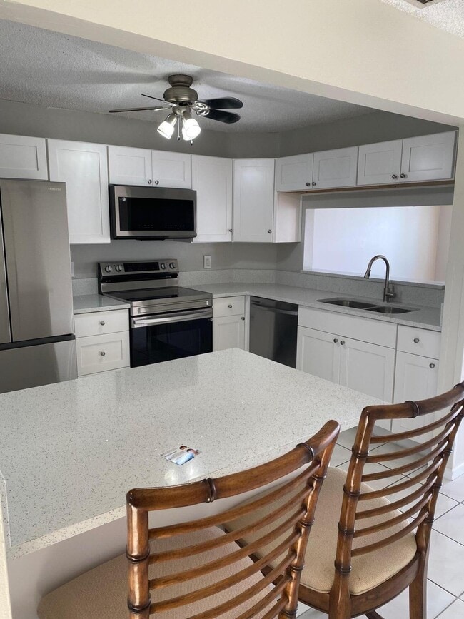 Foto del edificio - 2217 Discovery Cir W