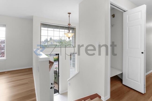 Building Photo - Unit