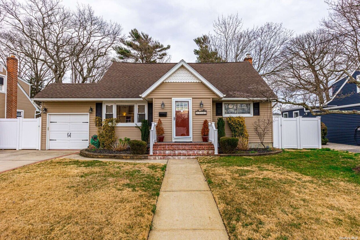 Primary Photo - 314 Unqua Rd