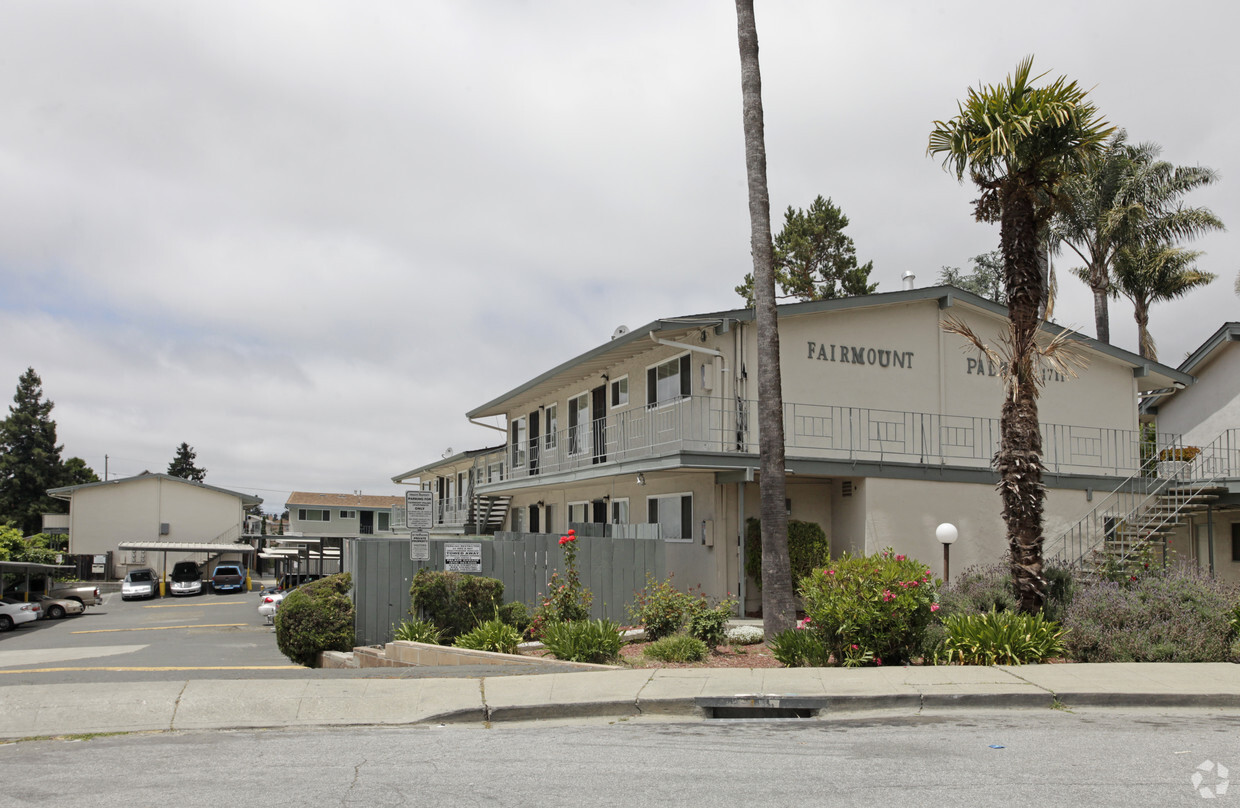 Building Photo - Fairmount Palms