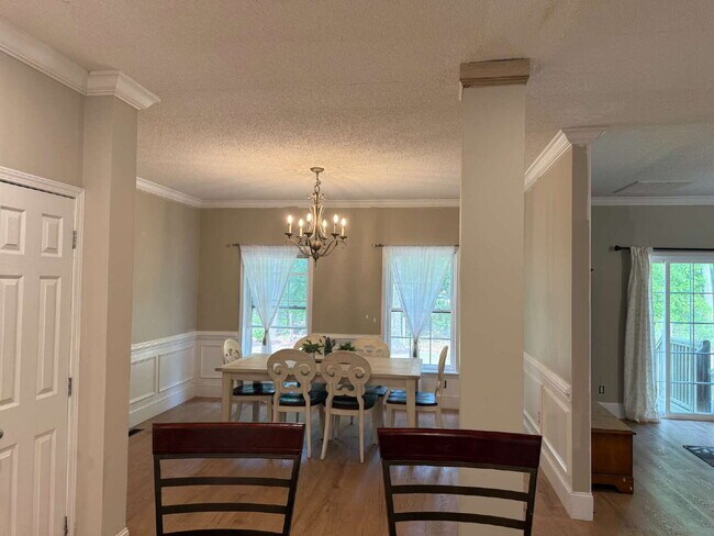 Foto del edificio - "Charming 4-Bedroom Sanctuary with 2 Full Baths in Beaufort – Spacious 2106 Sq Ft Haven!"