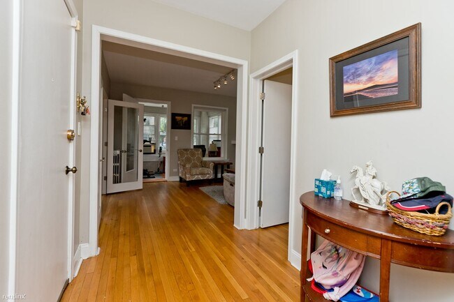 Foto del edificio - 2 br, 2 bath Condo - 1258 W Cornelia Ave