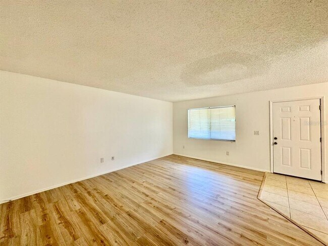 Foto del edificio - 11703 Raintree Village Blvd