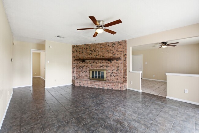 Building Photo - 3202 Forestwood Dr