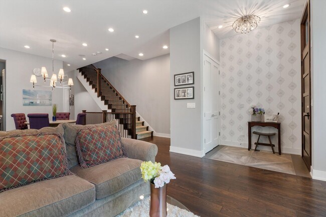 Foto del edificio - 2502 N Marshfield Ave