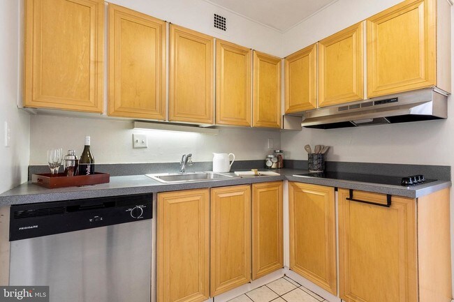 Foto del edificio - 224-30 W Rittenhouse Square