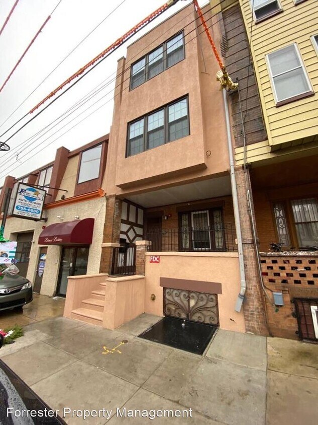 Primary Photo - 826 Reed St