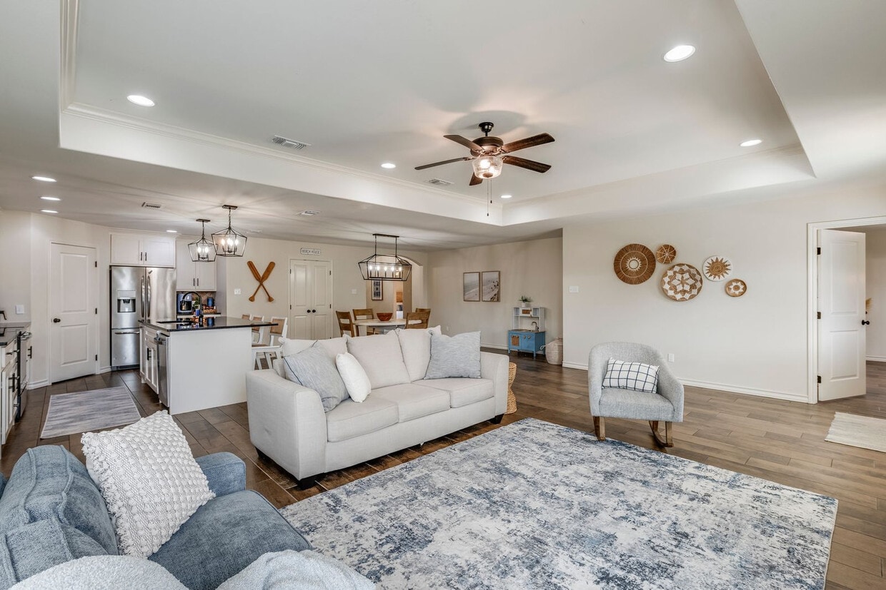 Foto principal - 3230 Creek Side Dr
