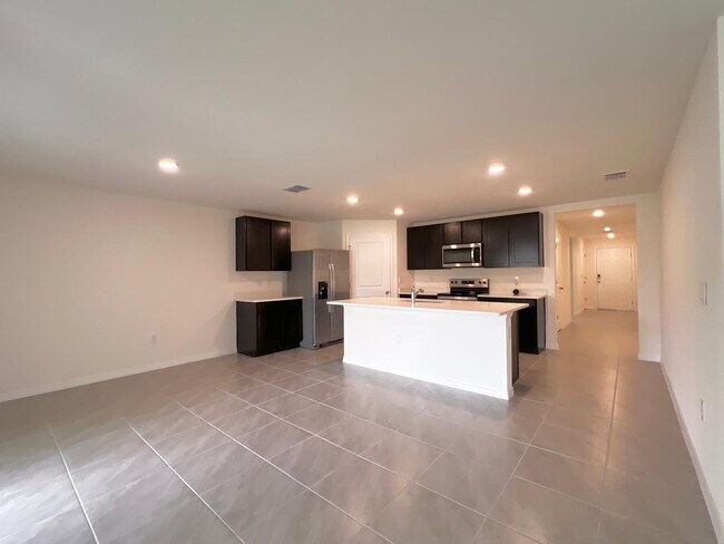 Foto del edificio - Beautiful, One-of-a-Kind 4-Bed, 3-Bath Hom...