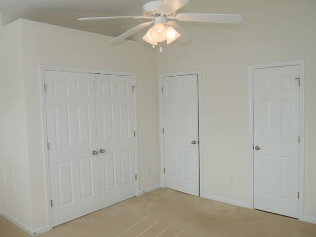 Building Photo - 5553 Farm House Trail