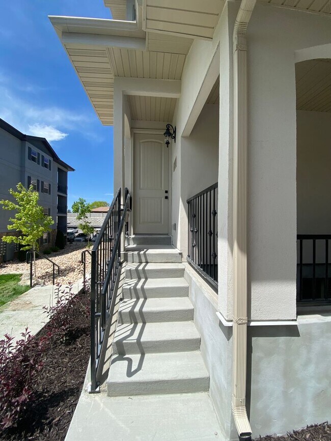 Building Photo - Italian Villages | 3-Bedroom Townhome