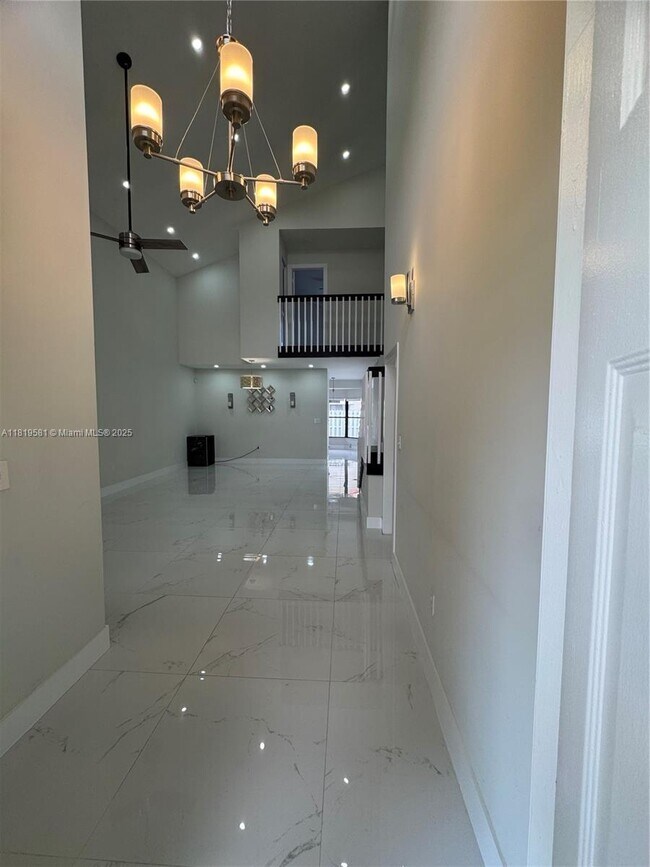 Foto del edificio - 18847 NW 82nd Pl