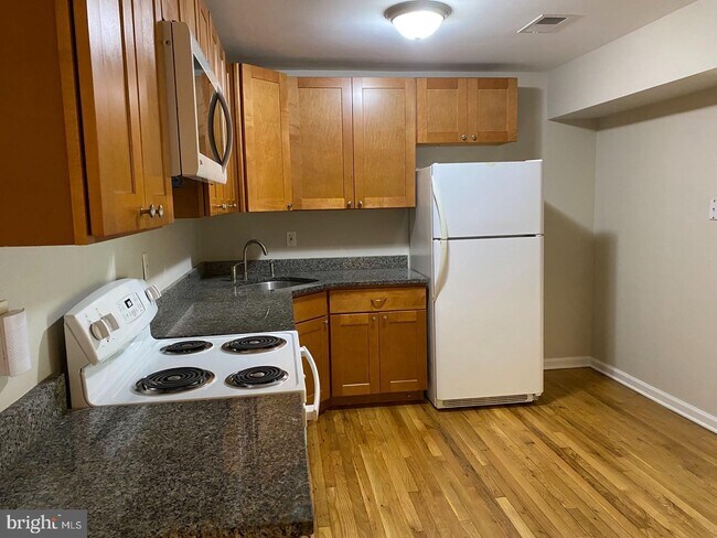 Building Photo - 1110 Silver Ct