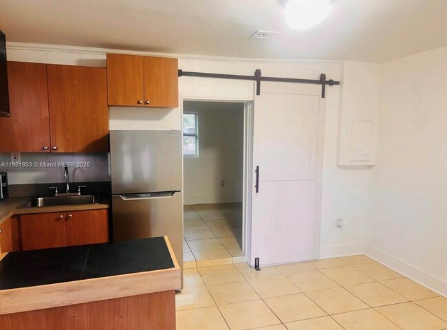 Building Photo - 240 Hibiscus Dr
