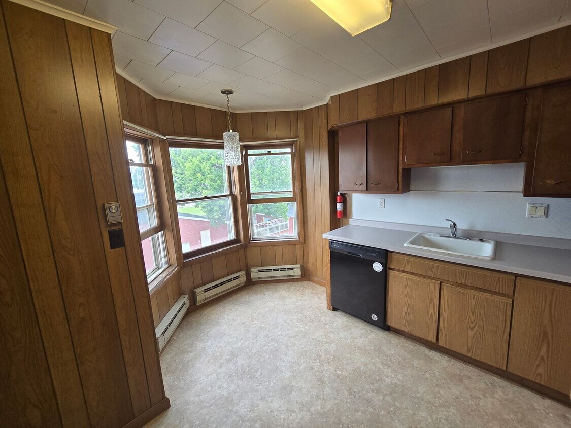 Primary Photo - 418 W Main St