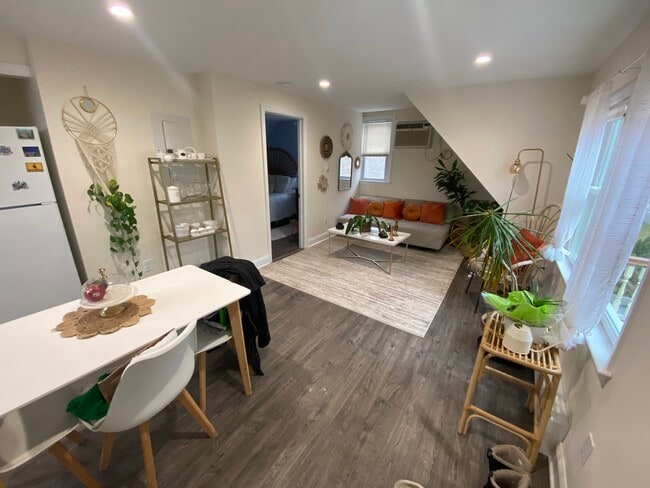 Building Photo - 101 Ponus Ave