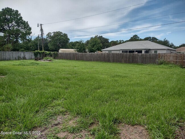 Foto del edificio - 1190 Yager Rd SE