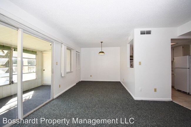 Building Photo - 565 Fairways Dr