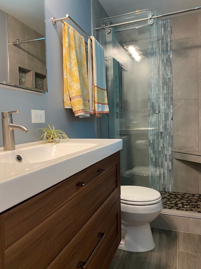 Foto del edificio - 9302 Fermi Ave