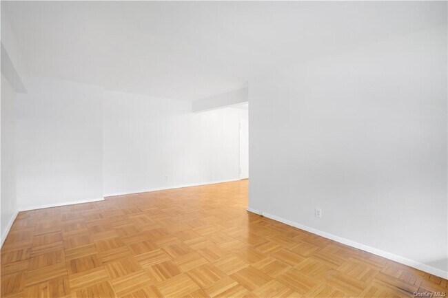 Foto del edificio - 730 Pelham Rd