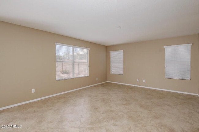 Foto del edificio - 12755 W Alvarado Rd