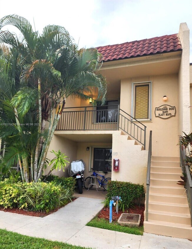 Foto principal - 16491 Blatt Blvd