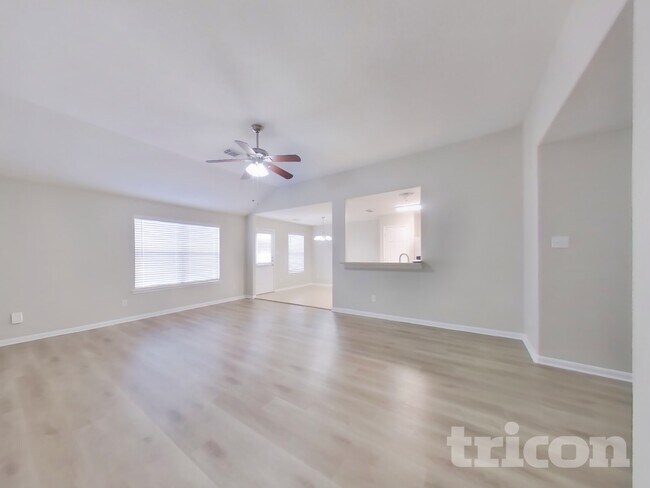 Foto del edificio - 14045 Buckskin Dr