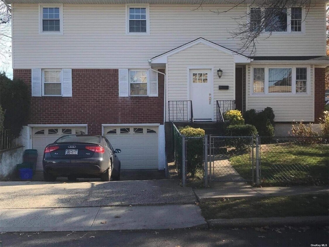 6 Doxsey Pl, Lynbrook, NY 11563 Townhome Rentals in Lynbrook NY