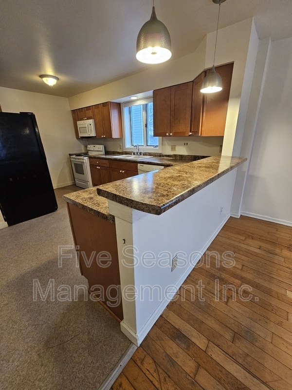 Foto del edificio - 432 Colchester Ave