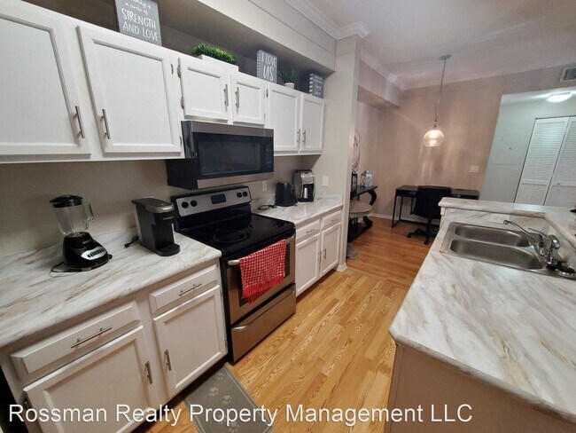 Building Photo - 2 br, 2 bath House - 11561 Villa Grand #71...