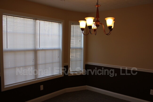 Building Photo - 350 Cambridge Way