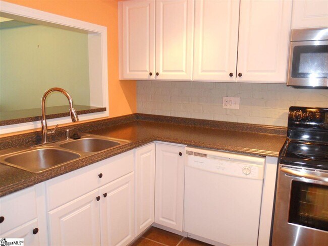 Foto del edificio - 2530 E North St