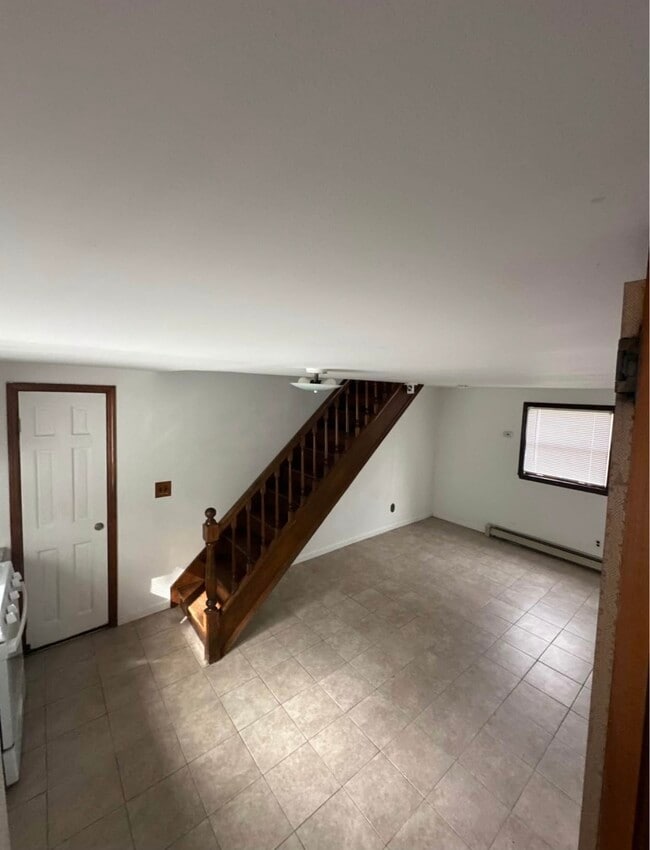 Building Photo - 17 Towne Ln