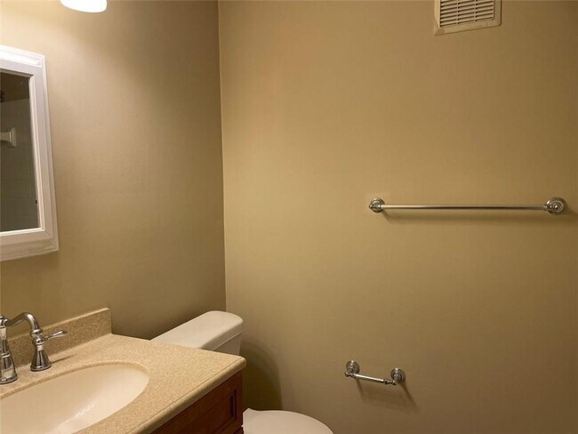 Building Photo - 6381 Wedgewood Trce
